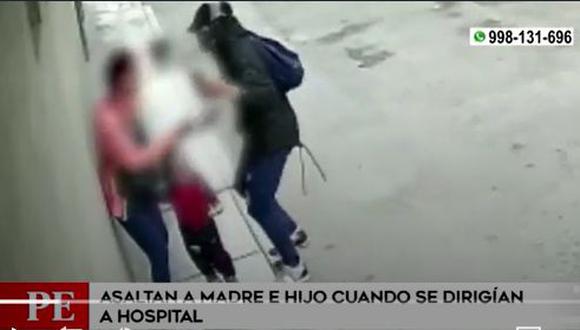 El asalto ocurrió a pocas cuadras de la comisaría de Mariscal Cáceres. La mujer se dirigía con el menor al hospital. (América TV.)