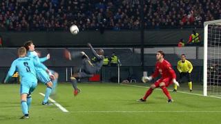 Europa League: gol de chalaca tras garrafal error de defensor