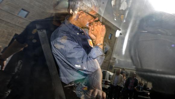 Conductor de tren español Francisco José Garzón Amo sale de la comisaría para ser trasladado al juzgado de Santiago de Compostela el 28 de julio de 2013. (Foto por RAFA RIVAS / AFP)