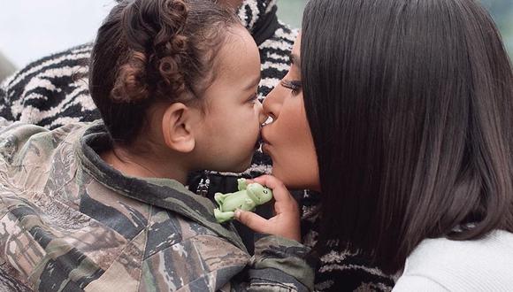Publicación de Kim Kardashian tiene más de 2 millones de ‘likes’. La socialité se puso nostálgica al ver cómo crecen sus hijos.  (Foto: Instagram)