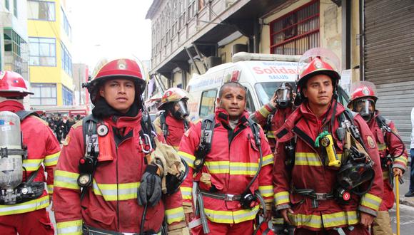 Incendios movilizaron también gran cantidad de maquinarias. (Foto: bomberosperu.gob.pe)