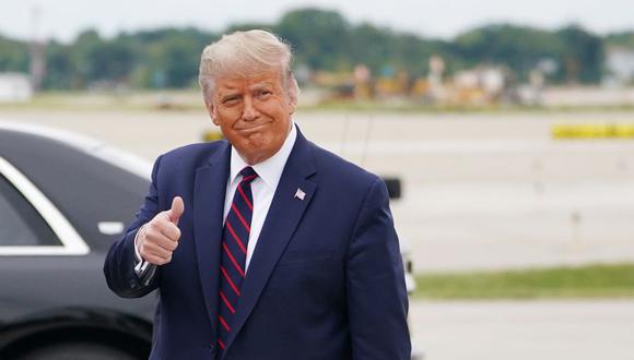 Donald Trump saluda a su llegada a Cleveland para el primer debate con Joe Biden. (Foto: MANDEL NGAN / AFP).