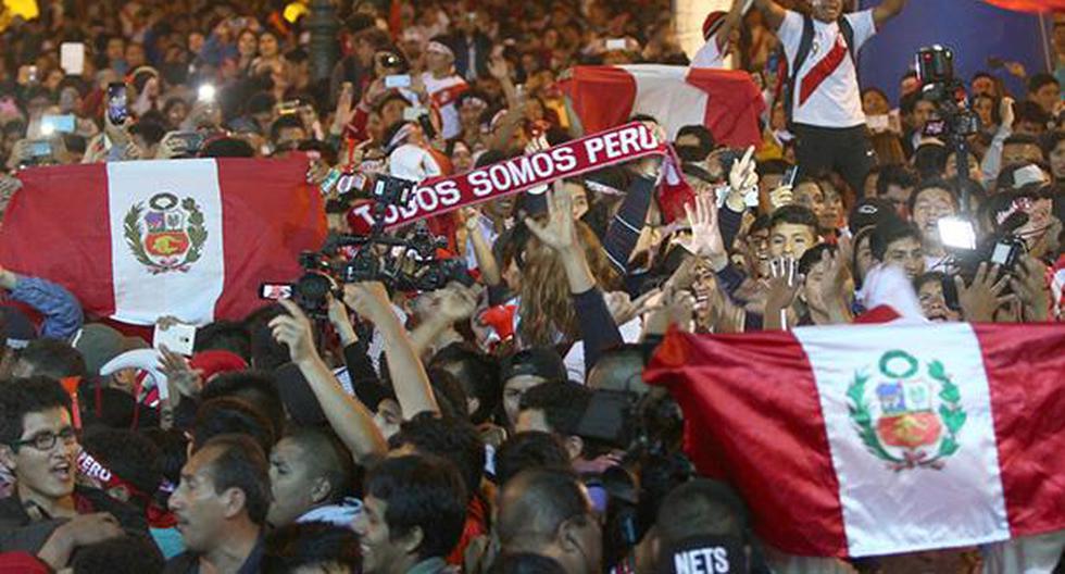 Municipalidades y centros comerciales pondrán pantallas gigantes para ver el Perú vs Nueva Zelanda. (Andina)