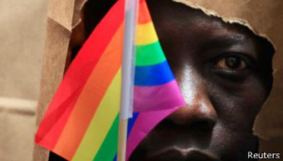 Presidente de Uganda rechaza endurecer legislación anti gay