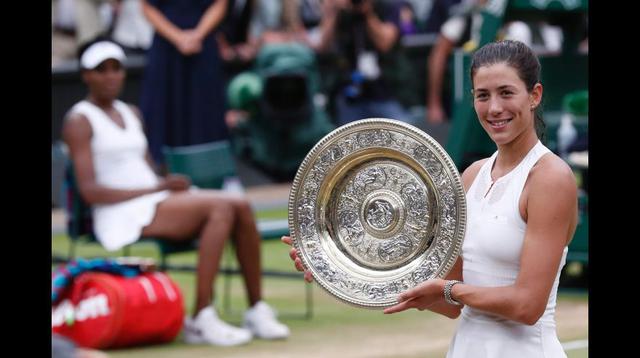 Mugurza muestra su título al mundo.
(Foto: Agencias / Wimbledon)