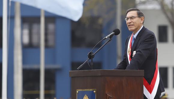 El presidente Martín Vizcarra participa en una ceremonia por el 78° aniversario de las FAP, ayer. (Foto: Sepres).