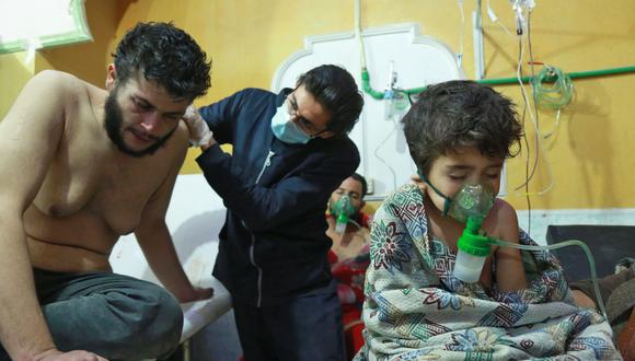 Varios intoxicados con gas cloro tras bombardeo en Siria. (AFP).