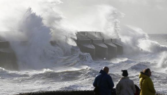 Los fuertes vientos de los huracanes producen fuertes estragos en diversas ciudades. (Foto: Reuters)
