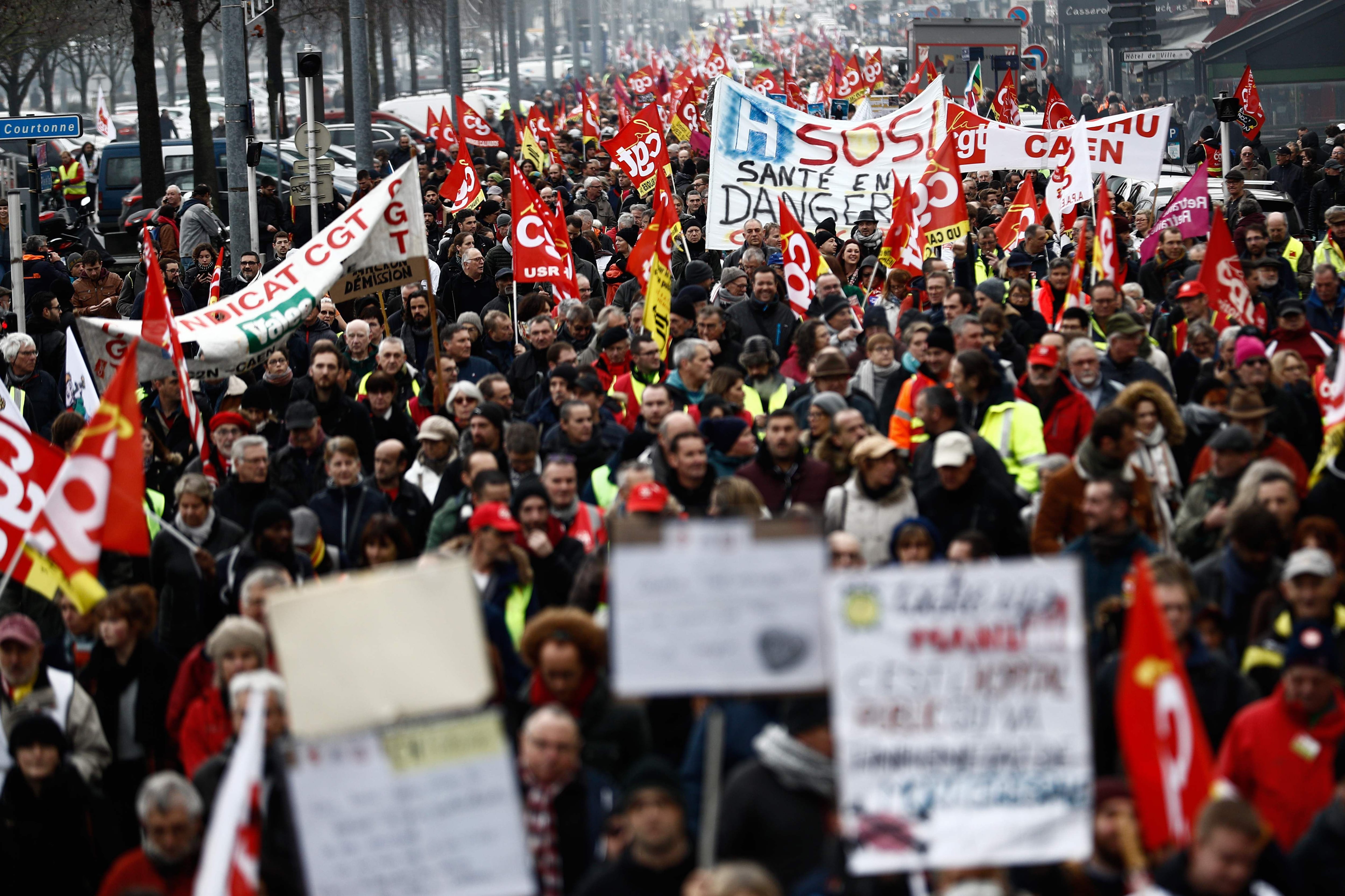 At the end of 2019, thousands of French people took to the streets to protest against the pension reform then proposed by President Macron.  AFP / Sameer Al-DOUMY