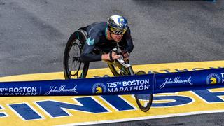 Pierde el premio de 50 mil dólares en el maratón de Boston tras un giro equivocado antes de cruzar la meta 