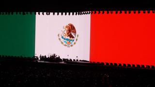 U2 ilumina el Joshua Tree con los colores de la bandera de México