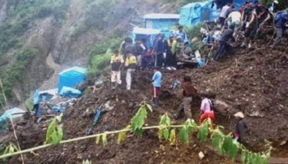 Puno: recuperan tres cuerpos sepultados por huaico en campamento minero
