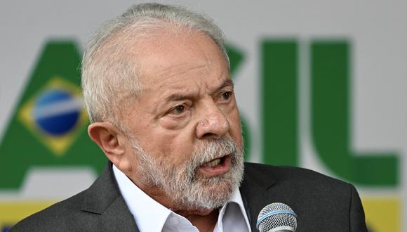 El presidente electo de Brasil, Luiz Inácio Lula da Silva, habla durante una conferencia de prensa en el edificio del gobierno de transición en Brasilia el 2 de diciembre de 2022. (Foto de EVARISTO SA / AFP)