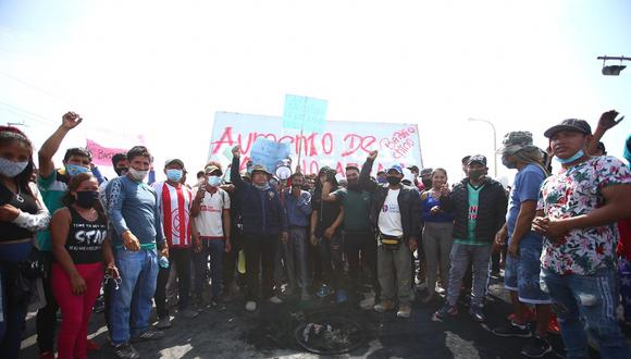 El paro en Ica se inició el lunes con el bloqueo de tramos de la carretera Panamericana Sur como medida de fuerza para exigir la derogatoria de la Ley de Promoción Agraria y del Decreto de Urgencia 043-2019. (Foto: Hugo Curotto / @photo.gec)