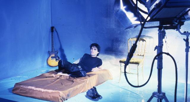 Pedro Suárez Vértiz, durante las grabaciones del videoclip de "Me estoy enamorando". (Foto: Germán Ballesteros - El Comercio)