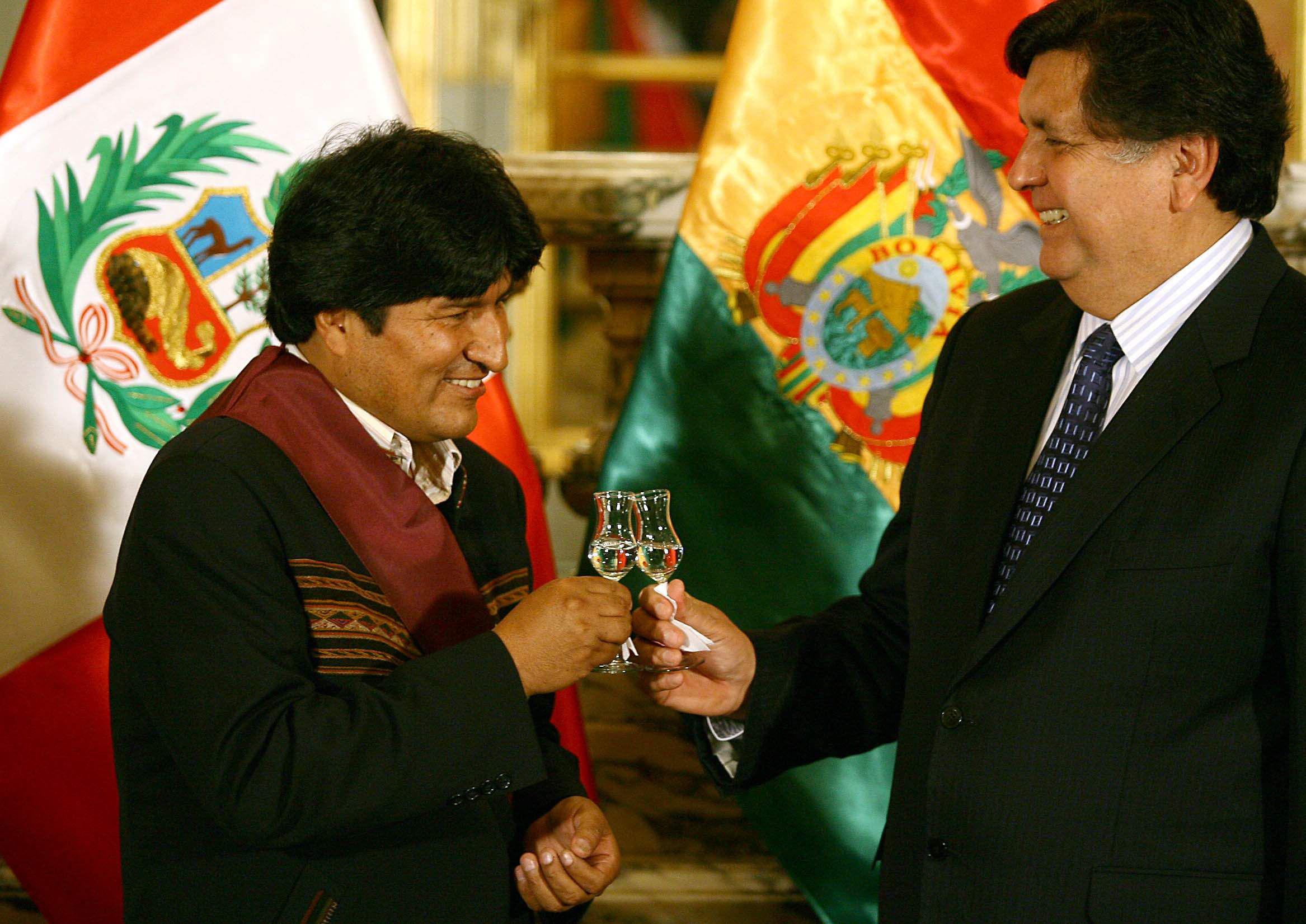 Cuando Evo Morales asumió la presidencia de Bolivia por primera vez, en el Perú gobernaba el fallecido líder del APRA, Alan García. (El Comercio)