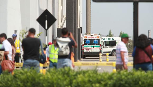 Este mediodía una explosión acabó con la vida de un hombre que inspeccionaba las instalaciones de gas en el centro comercial Jockey Plaza. (Foto: Juan Ponce / El Comercio)