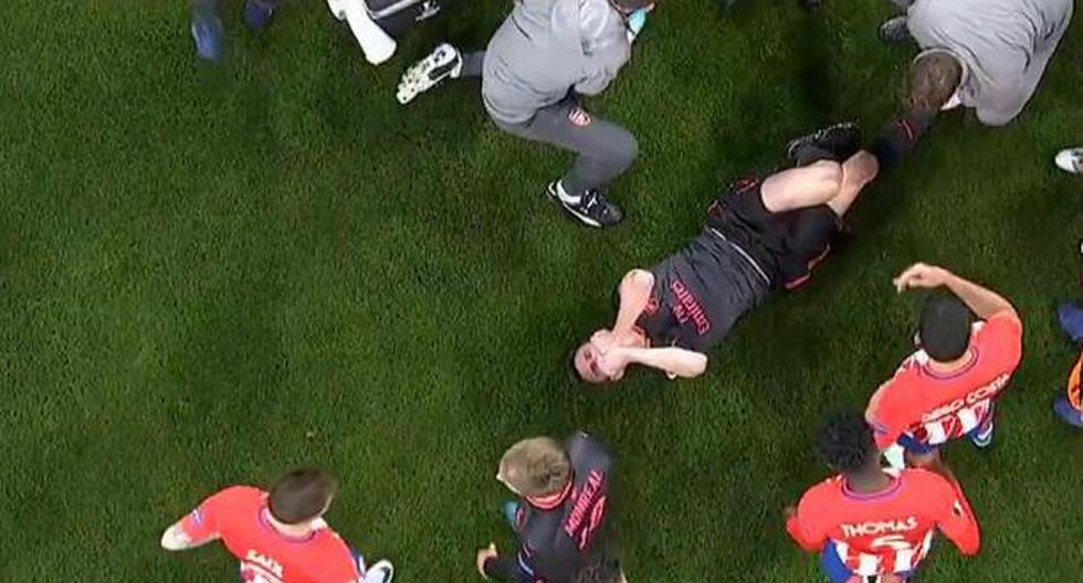 Laurent Koscielny salió lesionado en el partido del Arsenal ante el Atlético de Madrid por la Europa League. (Foto: Captura)