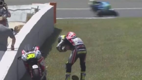 Avispa entró al traje de un motociclista GP y esto pasó [VIDEO]