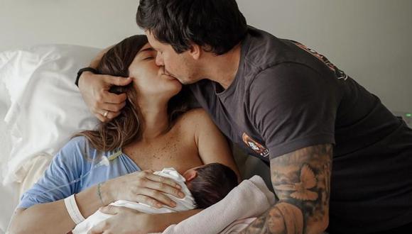 Korina Rivadeneira y Mario Hart se mostraron felices por cumplir el sueño de ser padres. (Foto: Instagram / @mariohart / @rivadeneirak).