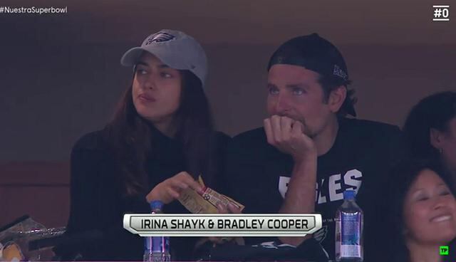 Irina Shayk. La modelo de Victoria's Secret se presentó como espectadora del evento con un 'outfit' ideal para la ocasión.
Jeans, camiseta deportiva, abrigo y el complemento por excelencia: una gorra 'sporty'. Así la pudimos ver junto a Bradley Cooper. (Foto: AFP)
