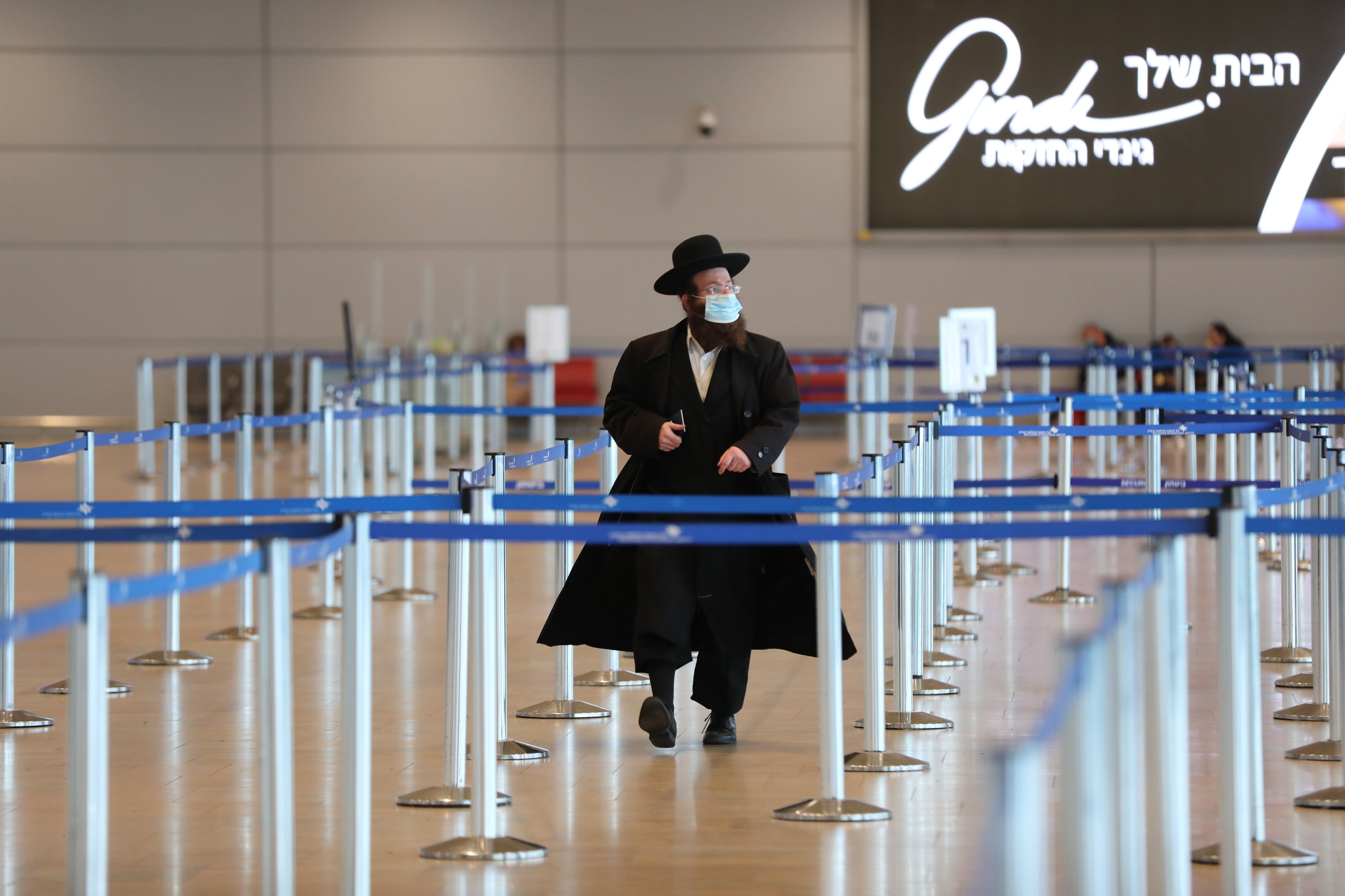 An ultra-Orthodox Jewish passenger at Ben Gurion International Airport, near Tel Aviv, Israel, on December 20.  (Photo: EFE)