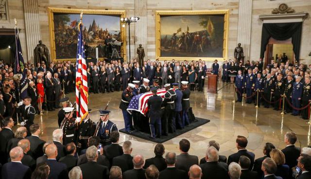 Comienzan los actos en homenaje al fallecido George H.W. Bush en el Capitolio de EE.UU. | Foto: EFE