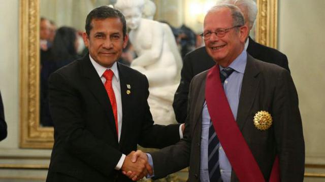 Humala condecoró a juristas del equipo peruano en La Haya - 2