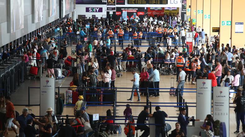 Aeropuerto Jorge Chávez | 21 vuelos nacionales cancelados dejan decenas de pasajeros varados: qué problemas argumentaron las aerolíneas