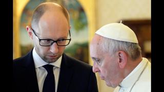 Papa regala a premier ucraniano una pluma "para firmar la paz"