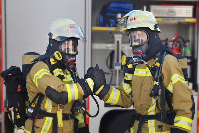 Bombero evita que joven se arroje desde edificio con "maniobra" que nadie se esperaba. El video es viral en YouTube. (Pixabay)