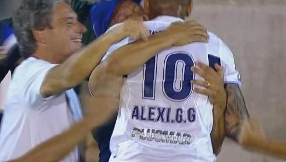 Sobre el final del encuentro en el Estadio 'El Bosque', Alexi Gómez deleitó a la hinchada con un genial golazo de volea. El 10 fue corriendo a fundirse en un profundo abrazo con Pedro Troglio. (Foto: captura de video)