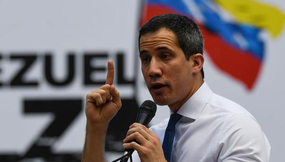 El líder opositor venezolano Juan Guaidó pronuncia un discurso durante un mitin de lanzamiento de la campaña "Venezuela alza la voz" en Caracas, el 22 de octubre de 2020. (Foto de Federico PARRA / AFP).