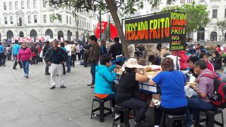 Plaza San Martín: ambulantes aprovechan huelga para vender desde comida hasta libros