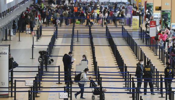 El Gobierno amplió la suspensión de vuelos procedentes de Europa.(Foto: EFE/ Paolo Aguilar)