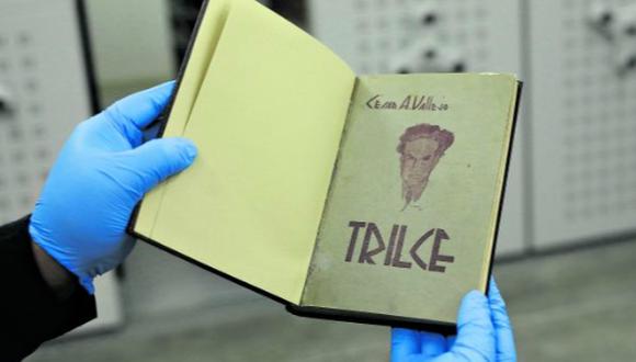 Primera edición de “Trilce” resguardada en la bóveda de la Biblioteca Nacional del Perú. Este ejemplar fue dedicado por César Vallejo al poeta José María Eguren. (Foto: Anthony Niño de Guzmán)