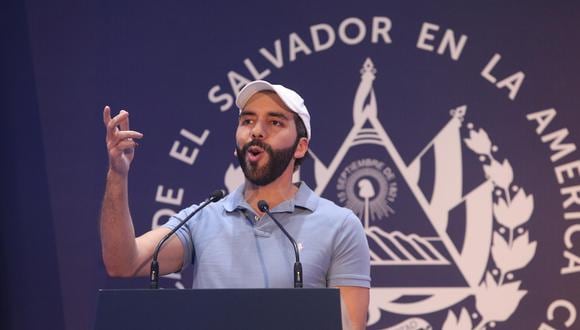 El presidente de El Salvador, Nayib Bukele, habla durante una conferencia de prensa el 4 de febrero del 2024. (EFE/Javier Aparicio).