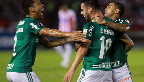 Junior de Colombia jugó ante Palmeiras con 10 hombres desde los primeros minutos de juego por la expulsión de Germán Gutiérrez. El peruano Alberto Rodríguez fue titular en los locales. (Foto: EFE)