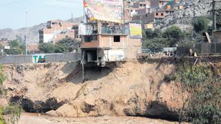 Unas 10 casas de Campoy a punto de caer al río Rímac