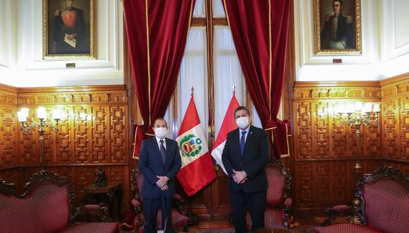 El presidente del Legislativo, Manuel Merino y el primer ministro Walter Martos se reunieron este miércoles para analizar medidas en favor de la población. (Foto: PCM)