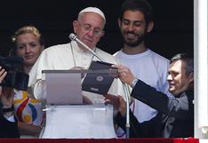 Descubren al papa Francisco 'siguiendo los consejos' de Snowden