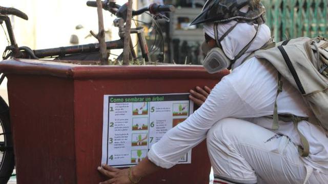 Singular activista medioambiental llamó la atención en Trujillo - 1