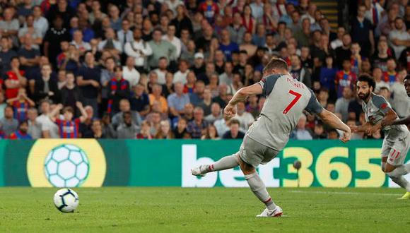 James Milner abrió el marcador en el encuentro entre Liverpool y Crystal Palace por la jornada 2 de la Premier League. La falta fue en contra de Mohamed Salah (Foto: agencias)
