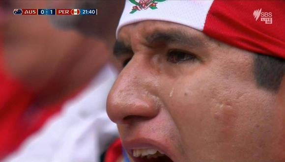 Perú vs. Australia: hincha de la Blanquirroja lloró con el tanto de André Carrillo. (Foto: Captura SBS)