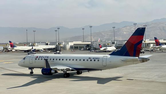 Un avión de Delta Airlines en la puerta del Aeropuerto Internacional de Salt Lake City (SLC), Utah, Estados Unidos. (Foto de archivo: AFP/ Daniel SLIM)