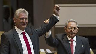 Nuevo presidente de Cuba dice que la revolución sigue y seguirá viva