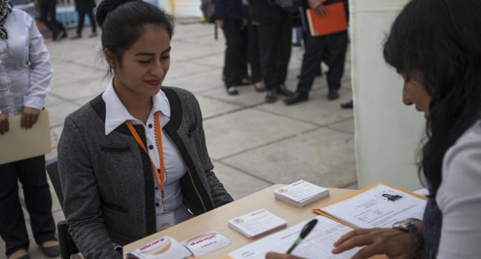 En Lima, el 20% de jóvenes tarda hasta un año en conseguir su primer empleo y un 40% demora hasta dos meses en hacerlo. (Foto: Andina)