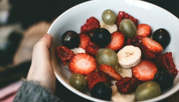 Las frutas son indispensables en la alimentación diaria. (Foto: Lisa Fotios / Pexels)