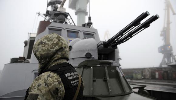 Conflicto Rusia Ucrania: Petro Poroshenko alerta que Moscú reforzó drásticamente su presencia militar en la frontera. (AFP).