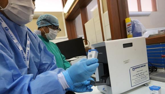 El hospital Adolfo Guevara es el primer establecimiento a nivel nacional de EsSalud en procesar pruebas PCR en 50 minutos. (Foto: Melissa Valdivia)